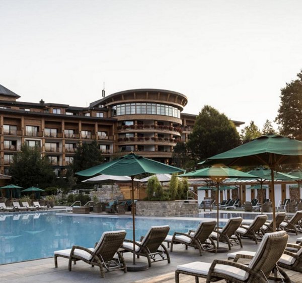 Das Hotel Sonnenalp in Otterschwang mit Poollandschaft